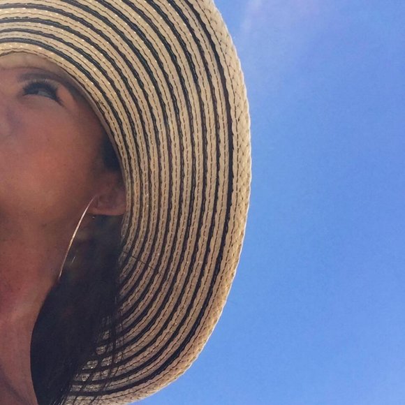 ~ Meet your Posher, Michelle ~ - Picture 2 of 8